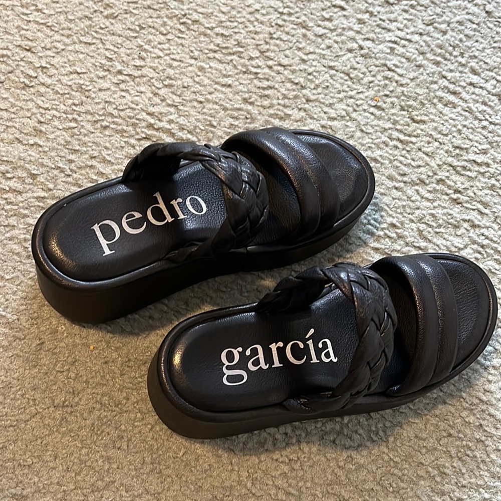 Pedro Garcia - Villa Sandal in Black Pebble Napa